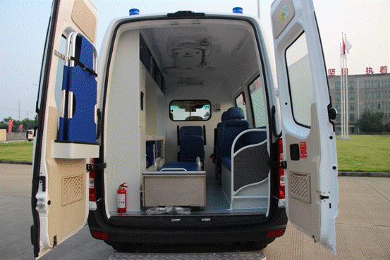 > 正文   此外,5960*2020*2850的超大车身也是北汽长江纯电动救护车的