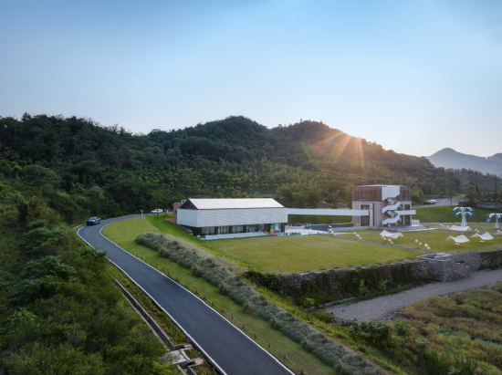 建筑融入绿水青山