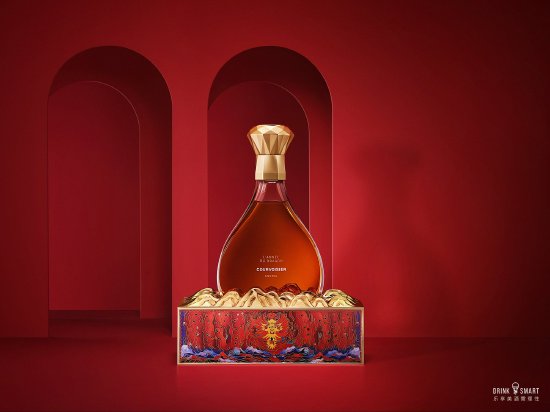COURVOISIER馥华诗限定版「悦启龙邑」干邑白兰地全球限量8尊，仅在中国独家发售
