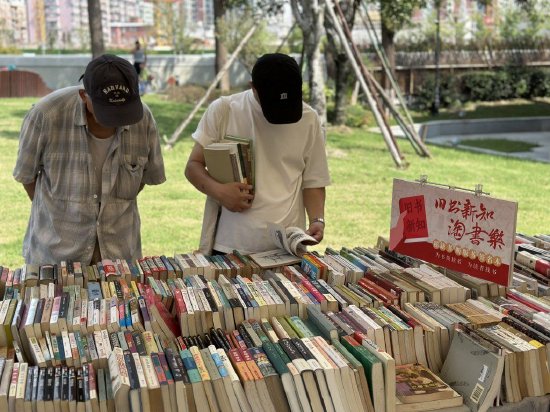 读者现场选购。