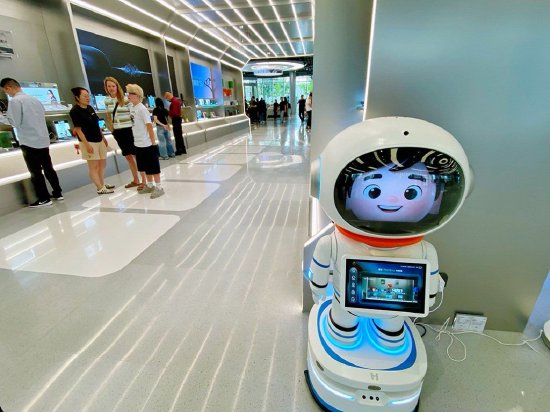 AI应用商店（Met AI Hub）拥有超2000平方米空间