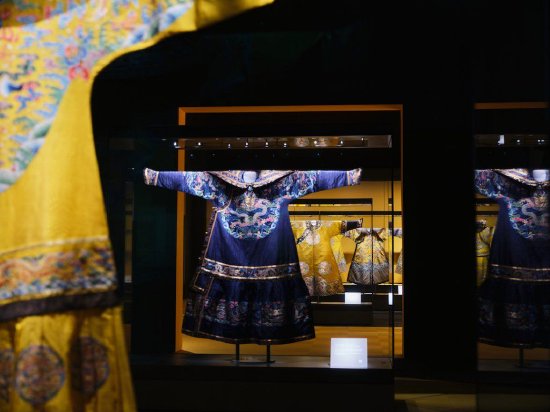 “国采——故宫藏清代帝后服饰展”展览现场