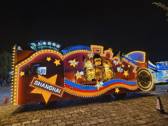 　　9月8日，浦东三林，第37届上海旅游节主题花车已准备就绪。 本文图片均为 澎湃新闻见习记者 洪旭东 摄