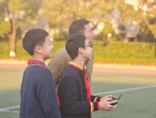 上海民航职业技术学院进行无人机培训。