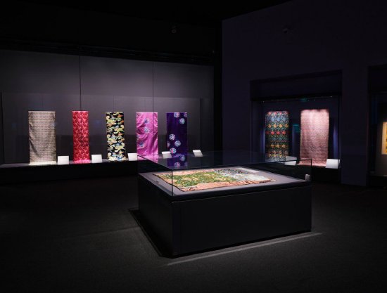 “国采——故宫藏清代帝后服饰展”展览现场