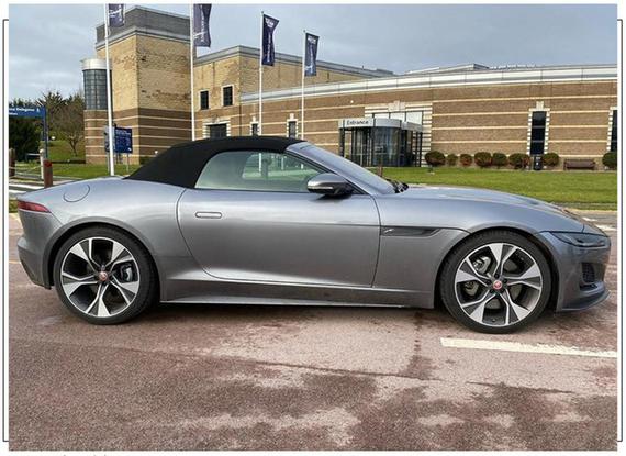 捷豹f-type敞篷版街拍 3.0t引擎中置排气