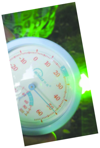 申城闹市地灯烫人 5秒黏住塑料温度计