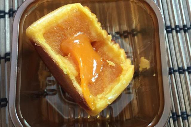 百诺恩奶黄流心月饼保质期内长毛