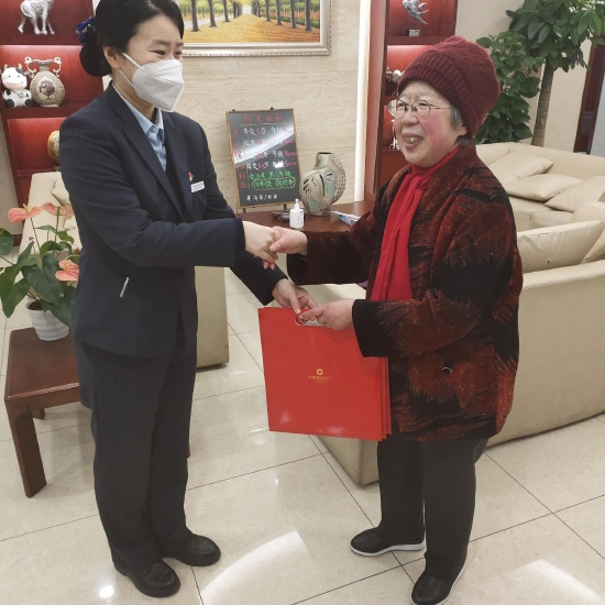 建行上海罗香路支行热心助老服务十余年