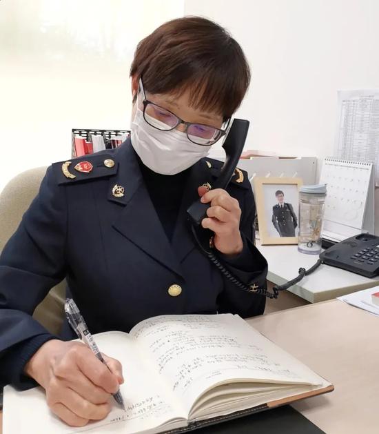 全国人民满意的公务员,党的十九大代表徐敏线上服务