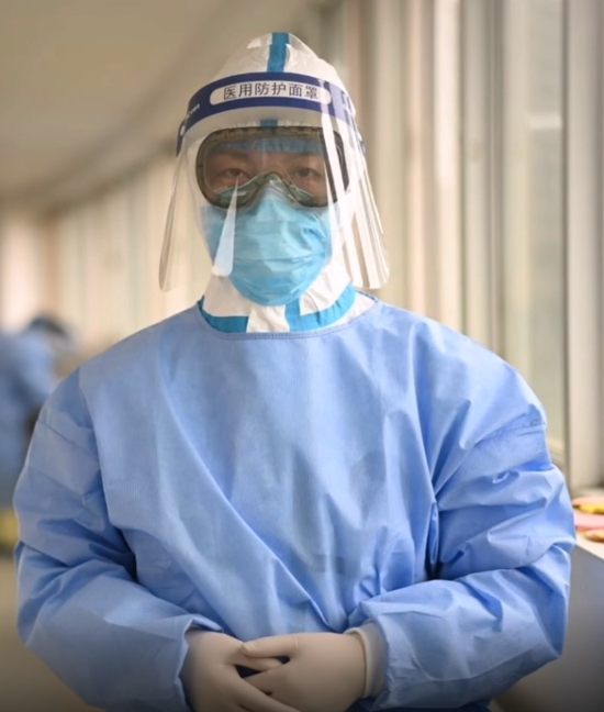 上过小汤山,驰援金银潭 浦东的这位抗疫战士有最刚强的意志和最柔软的