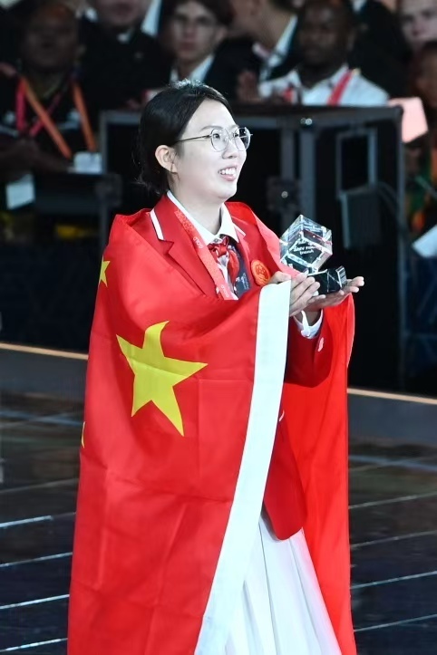 何晓嫚获得本届世赛阿尔伯特·维达大奖。澎湃新闻记者 朱伟辉 图