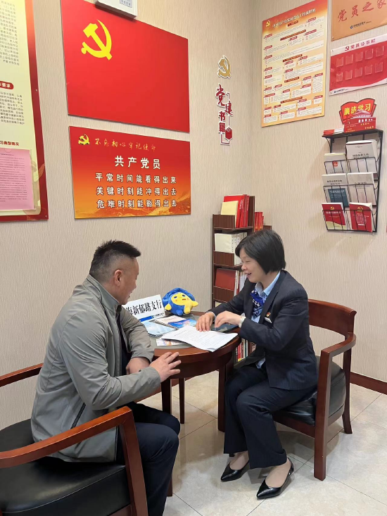 建行上海新郁路支行举办小微企业主沙龙会,为小微企业主提供服务