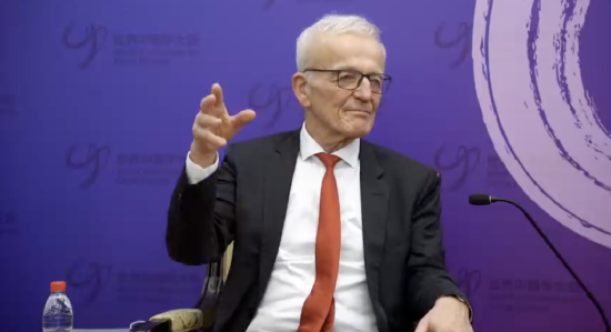 德国东亚文学与文化教授、欧亚文化系统研究所所长、国际儒学联合会副会长施寒微（Helwig Schmidt-Glintzer）