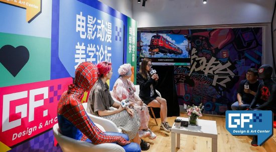 电影动漫美学论坛（嘉宾从左至右：蜘蛛侠-彼得帕克、Ai人工智能艺术家喵小雨的经纪人-一块腹肌君、潮流教母-陆蓉之、故事艺术家-汪维妮）