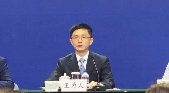 上海市长宁区委书记王为人在新闻发布会上发言.新华网徐昌敏 摄