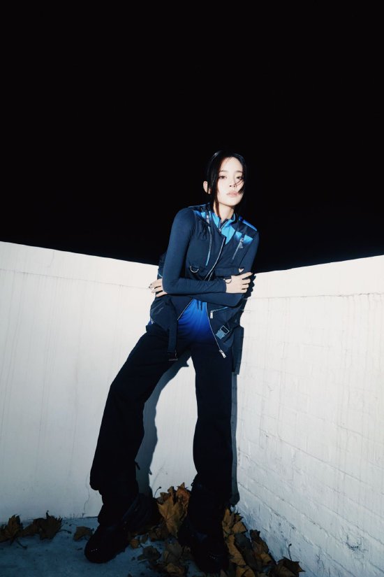 FILA FUSION代言人欧阳娜娜上身全新未来潮鞋ARMOUR BOOT铠甲靴