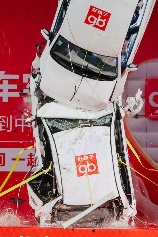 撞击实验现场