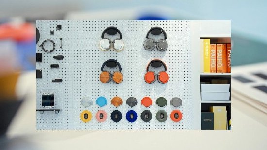 Dyson OnTrac 降噪耳机配件展示图