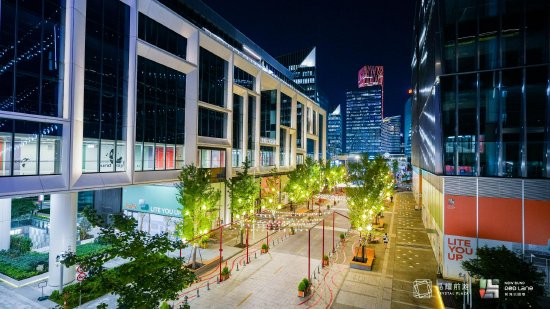 （图为前滩公园巷街区夜景）