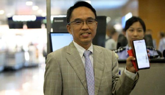 钟儒育（新加坡籍），临港新片区管委会金融贸易现代服务业发展首席战略官。