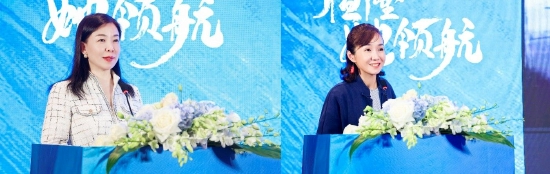 　　（左起）国投瑞银基金管理有限公司首席国际业务官刘艳梅、非遗面塑第三代传承人张书嘉发表主旨演讲，以自身职业及成长经历启迪青年女性成长