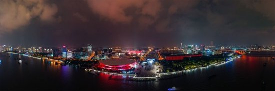 《变迁的世博园区》2025年 摄影：陆杰