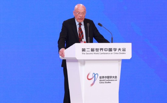 英国知名作家、评论家马丁·雅克