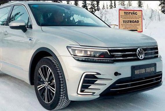 日前,有国内媒体曝光了一组上汽大众途观l插电混动版本的海外路试谍照