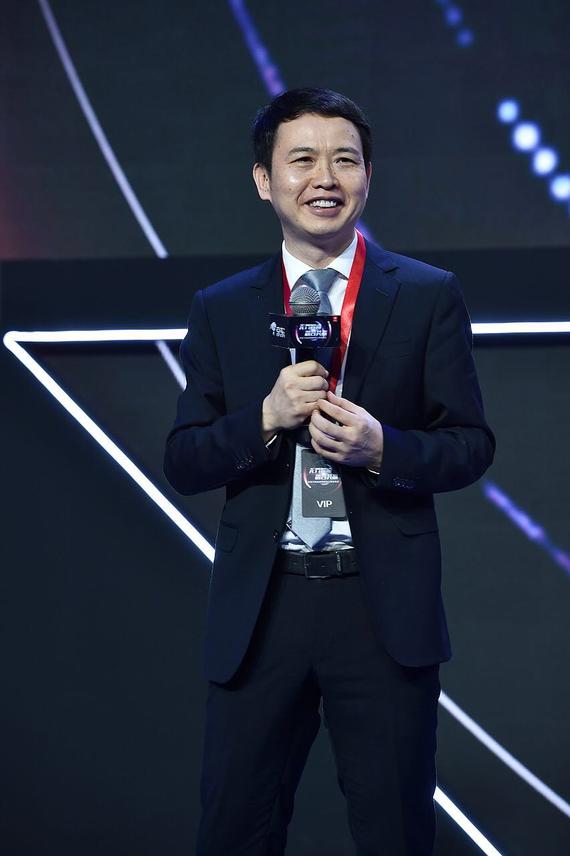 京东集团副总裁,京东商城居家生活事业部总裁辛利军 现场致辞