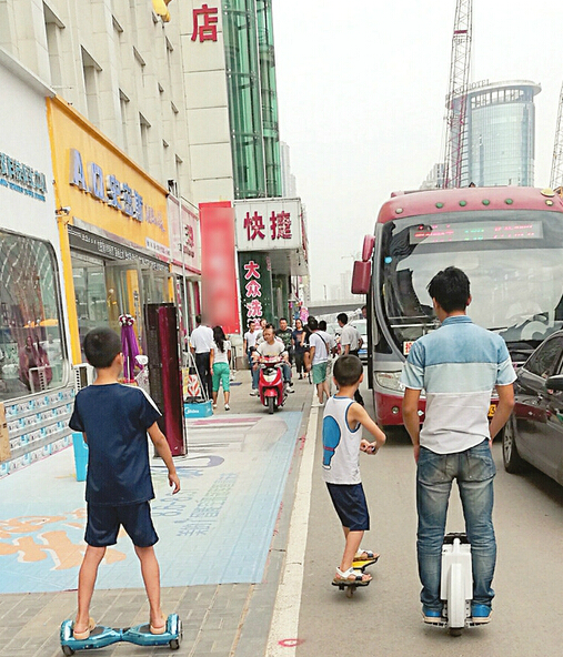太原闹市“代步神器”让人忧 并不具备道路行驶权