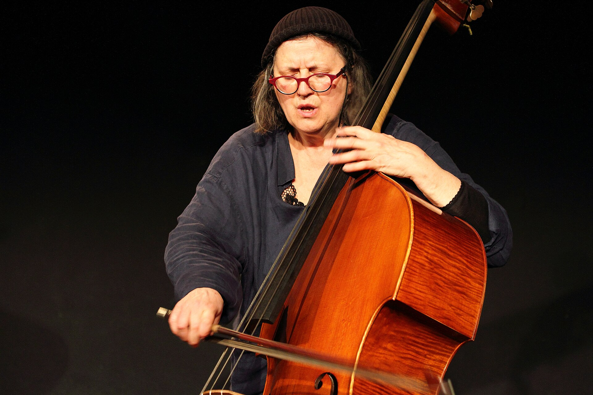 法国低音提琴大师乔埃尔·莱安德烈（Joëlle Léandre）© Schorle
