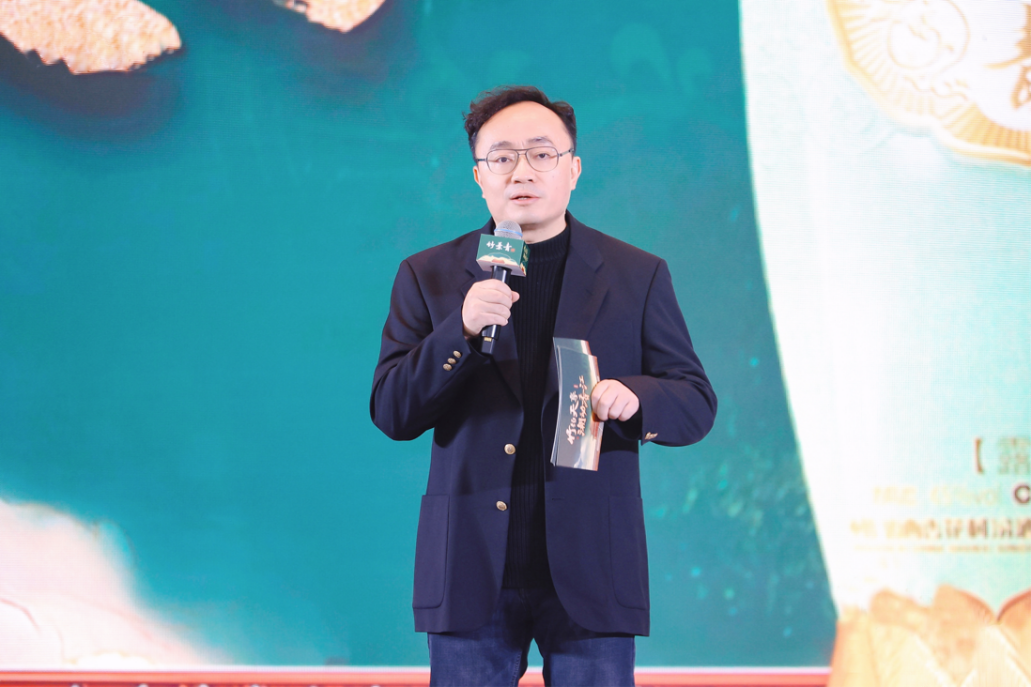 美食评论家,《舌尖上的中国》、《风味人间》美食顾问,广东烹饪协会秘书长闫涛