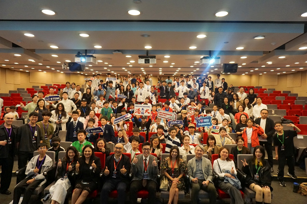 参赛队伍及评委合影