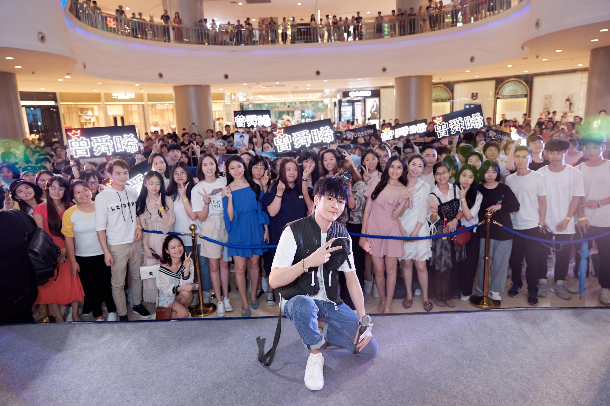 《带着爸爸去留学》持续热播 曾舜晞现身深圳分享拍摄趣事