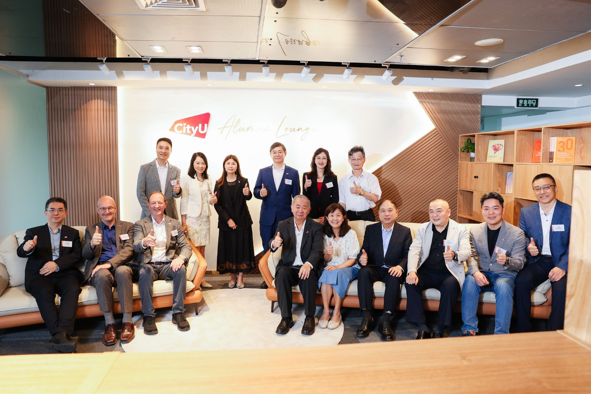 深圳“校友之家”的设计与港城大今年初在香港校园国际中心大楼启用的Alumni Lounge一脉相承。一众嘉宾在启用仪式后参观这个全新的校友聚脚点。