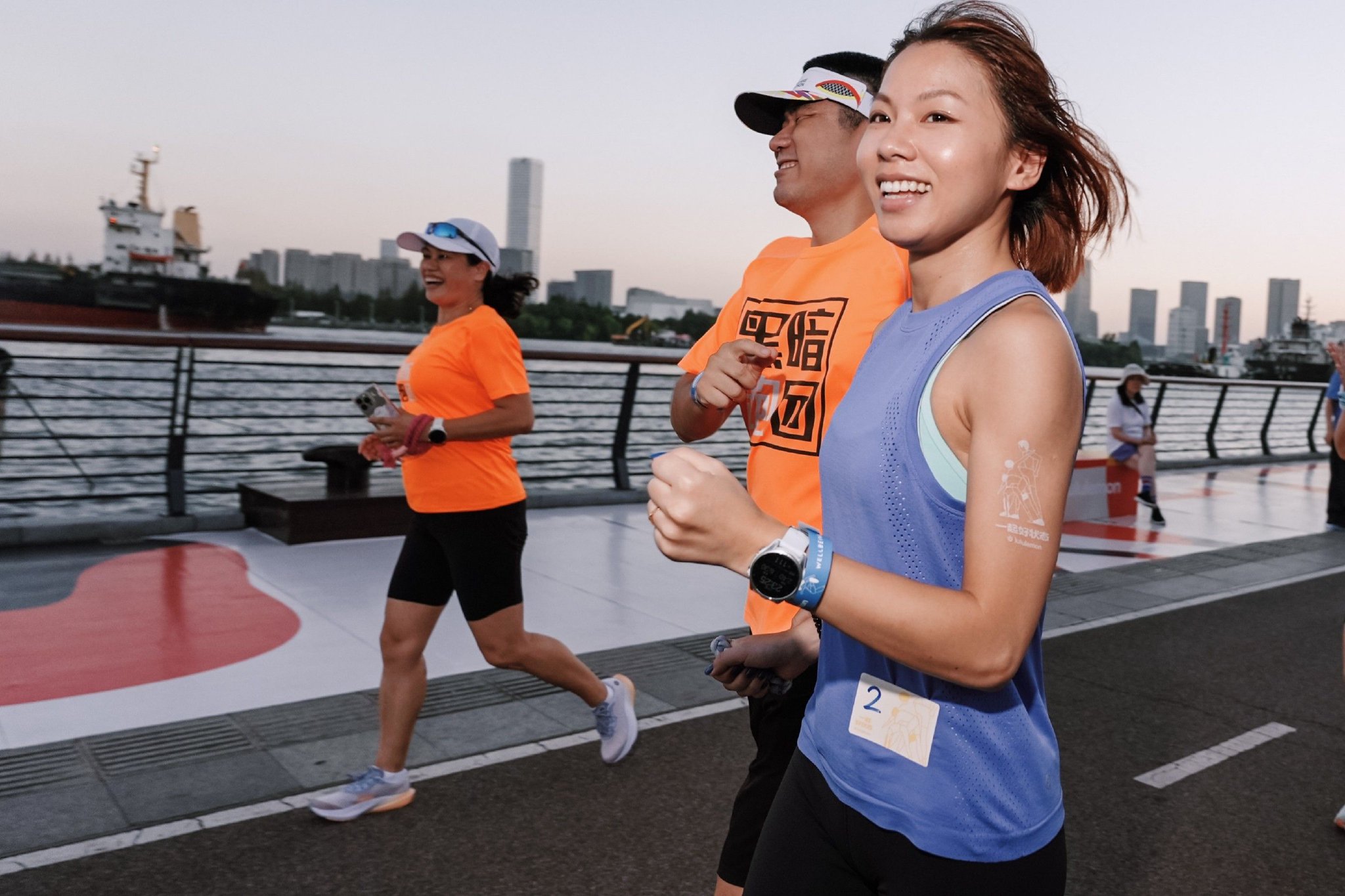 lululemon邀请公益合作伙伴“黑暗跑团”举办无障碍融合跑