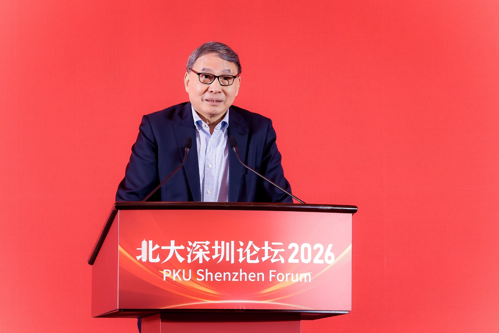 　　香港中文大学（深圳）公共政策学院院长、前海国际事务研究院院长、广州粤港澳大湾区研究院理事长郑永年。