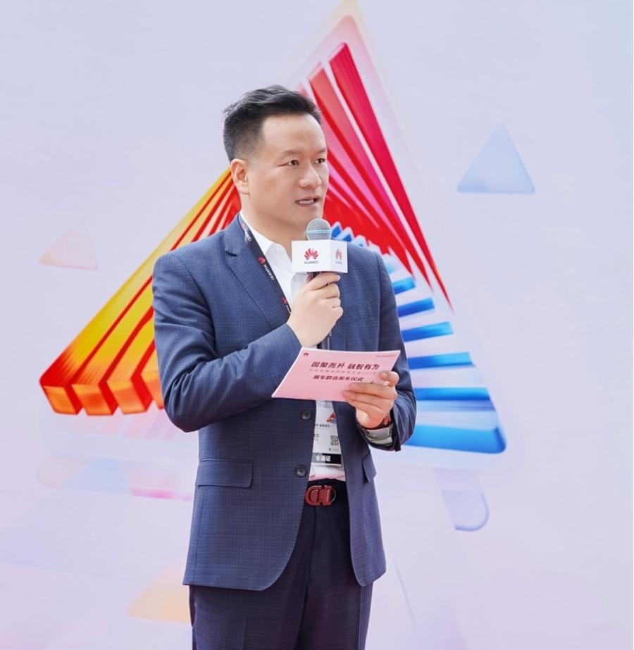 华为中国政企业务CMO郁赛华。