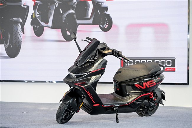 九号智能电动车千万台纪念版车型M5 P。