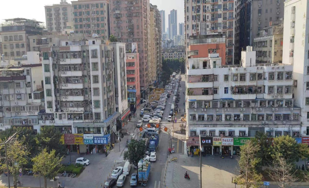 改造前道路拥挤堵塞