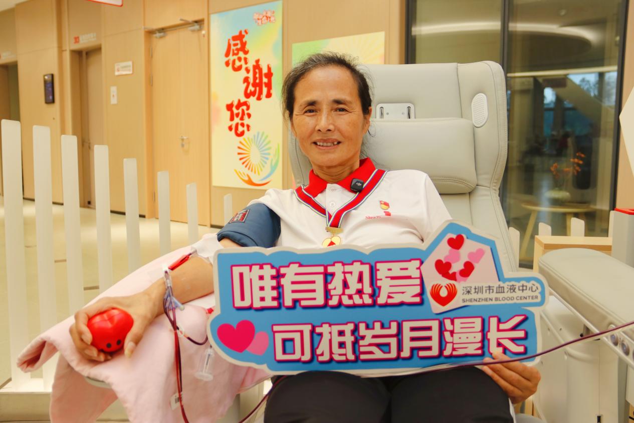 高敏在深圳第500次献血。