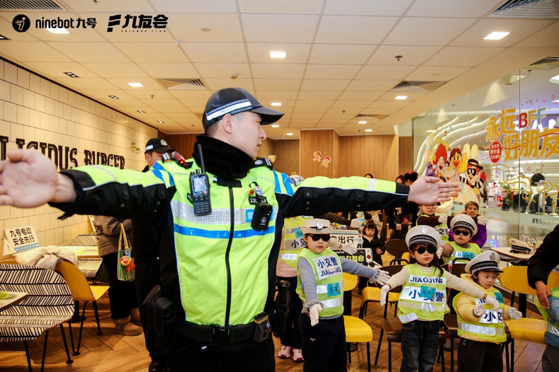 “安心每一程 九号伴你行”小小交警公益体验日互动课程