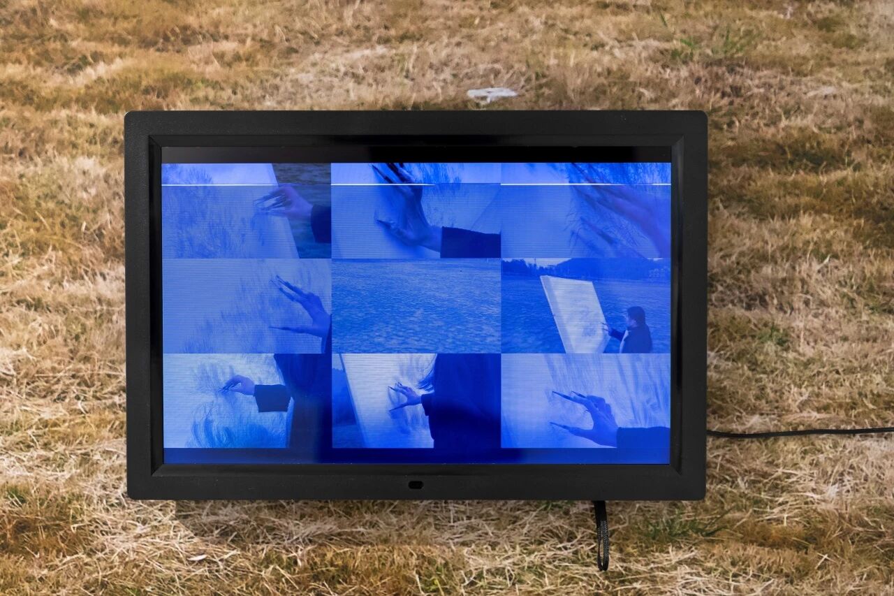 童文敏 （重庆），写生-草坪，201879×108 cm × 6，5&#39； ，纸本素描、彩色、有声79×108 cm，纸本素描