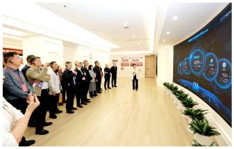 　　日前，全国人大常委会法制工作委员会基层立法联系点工作片会在广东深圳举办。与会的28个“国字号”基层立法联系点代表及其他参会人员在福田区人大常委会基层立法联系点进行调研。