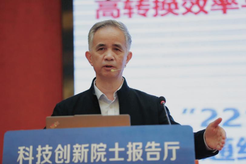 孙逢春院士演讲。