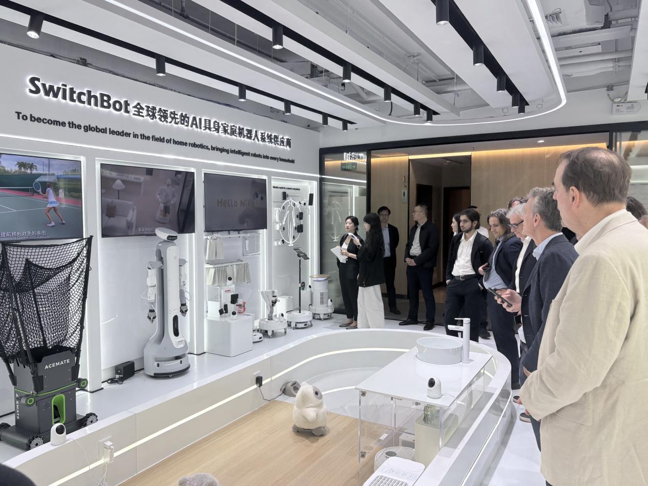 宝安，仿佛全球机器人领域的“创新会客厅”。