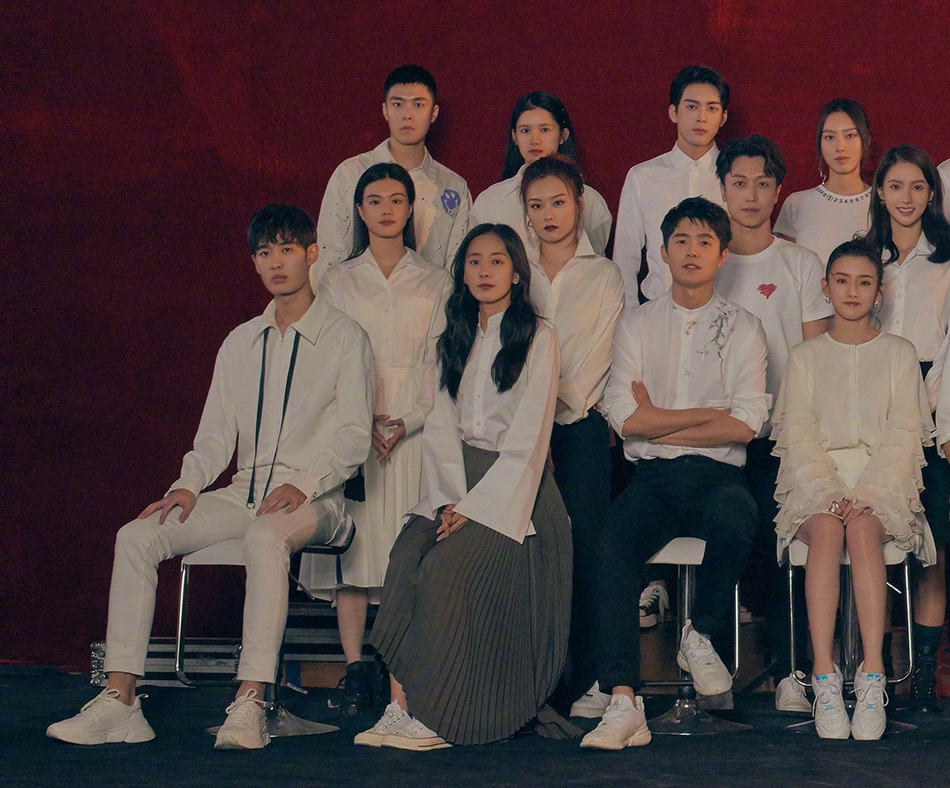 "星辰大海"年轻演员合影 周冬雨易烊千玺王俊凯等亮相_高清图集_新浪