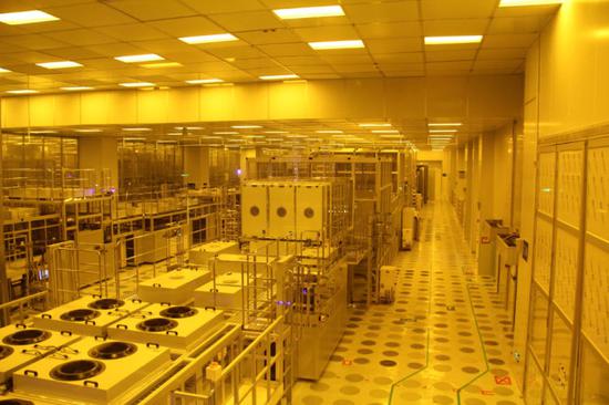 Δ图为华星光电高端智能生产车间.