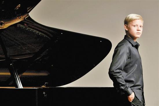 "00后钢琴神童"亚历山大·马洛费耶夫